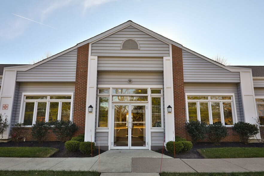 408 Executive Dr, Langhorne, PA à vendre - Photo du bâtiment - Image 2 de 18