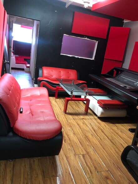 4944 Vineland Ave, North Hollywood, CA à louer - Photo intérieure - Image 2 de 7