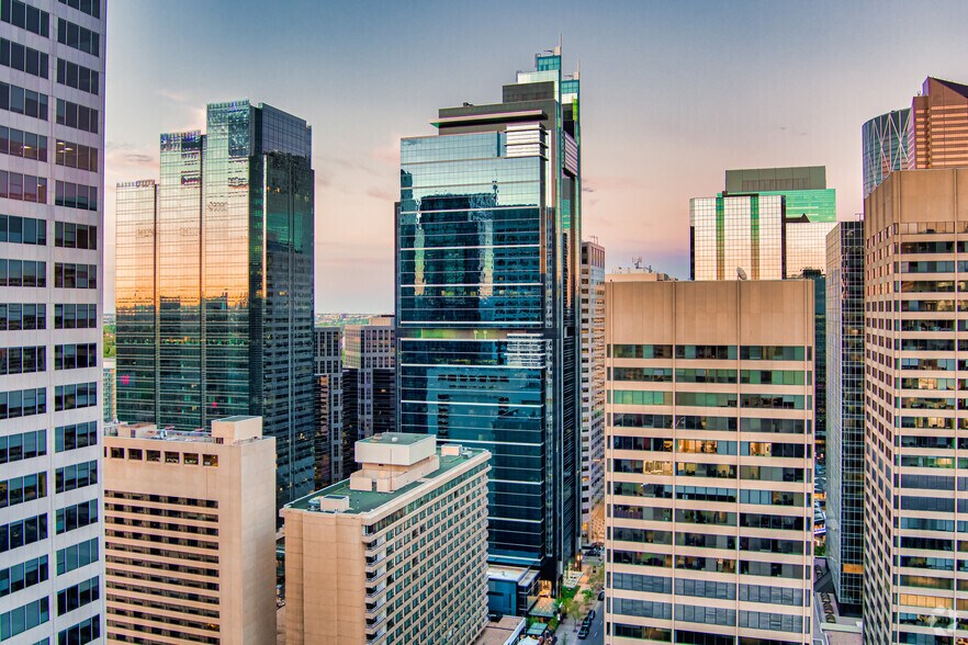 308 4th Ave SW, Calgary, AB à louer - Photo du bâtiment - Image 1 de 14