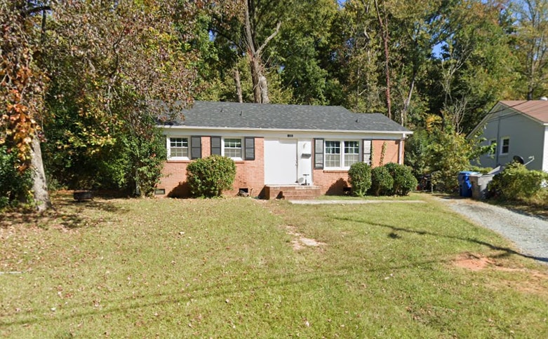 2713 Dora Dr, Charlotte, NC à vendre - Photo du bâtiment - Image 1 de 7