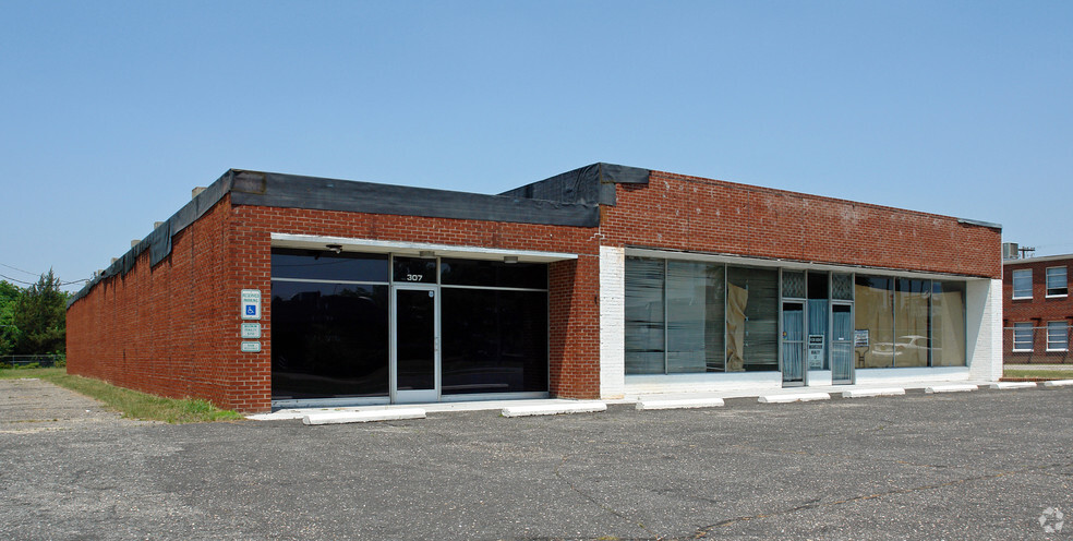 305 S Center St, Goldsboro, NC for lease - Building Photo - Image 3 of 3