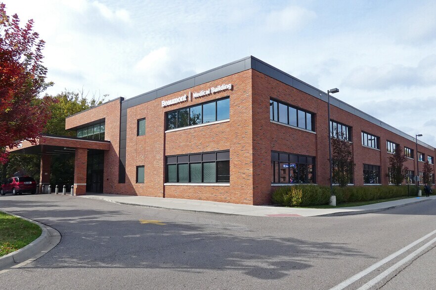 16815 E Jefferson Ave, Grosse Pointe, MI à louer - Photo principale - Image 1 de 12