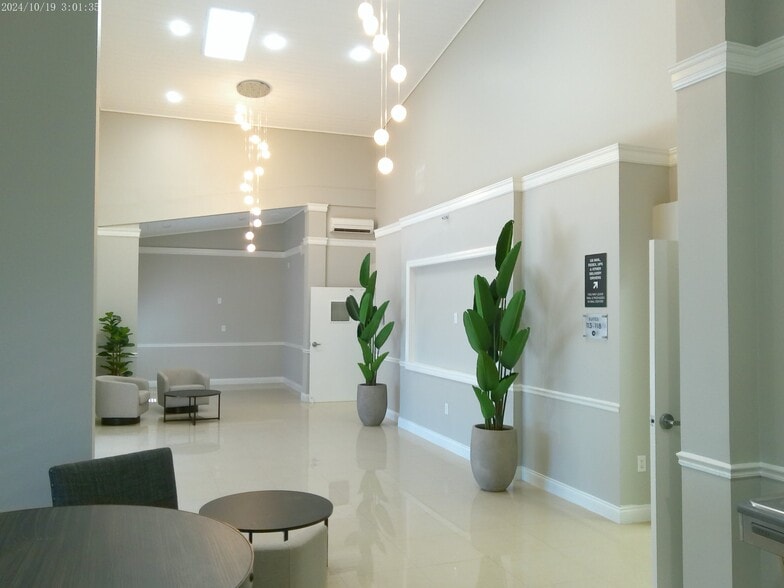 109 Silver Palm Ave, Melbourne, FL for lease - Building Photo - Image 1 of 7