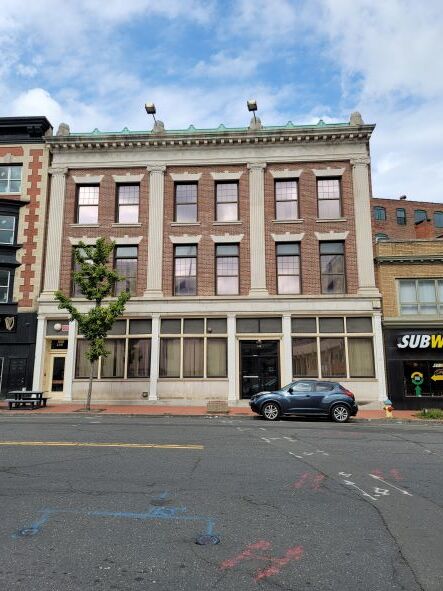 132 Grand St, Waterbury, CT à louer Photo du bâtiment- Image 1 de 4