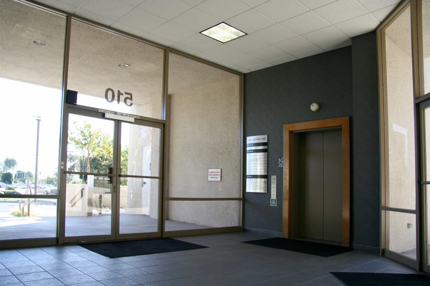 510 S Grand Ave, Glendora, CA à louer - Photo du bâtiment - Image 3 de 4