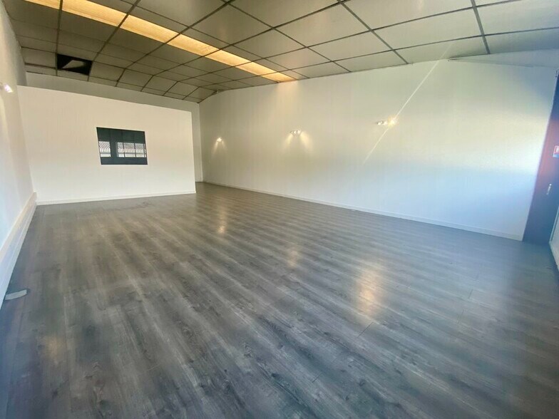 Office in Bordeaux for lease - Interior Photo - Image 2 of 4