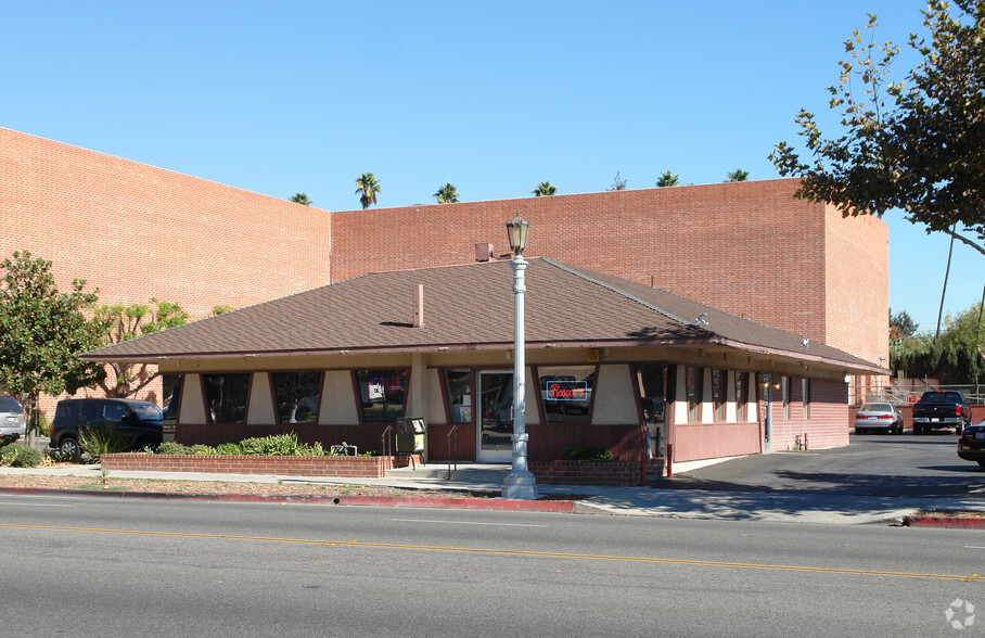 830 N Lake Ave, Pasadena, CA for lease - Primary Photo - Image 2 of 4