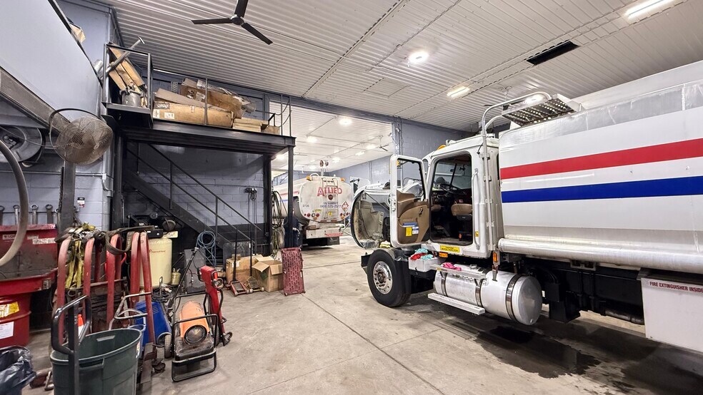 25 Old Camplain Rd, Hillsborough, NJ à louer - Photo du bâtiment - Image 3 de 8