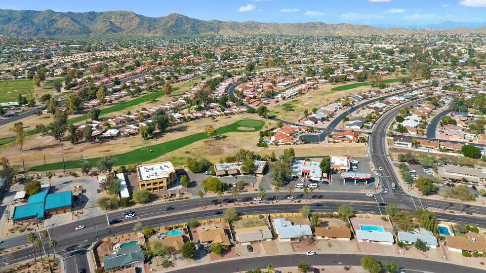 5030 E Warner Rd, Phoenix, AZ à louer - Photo du bâtiment - Image 3 de 6