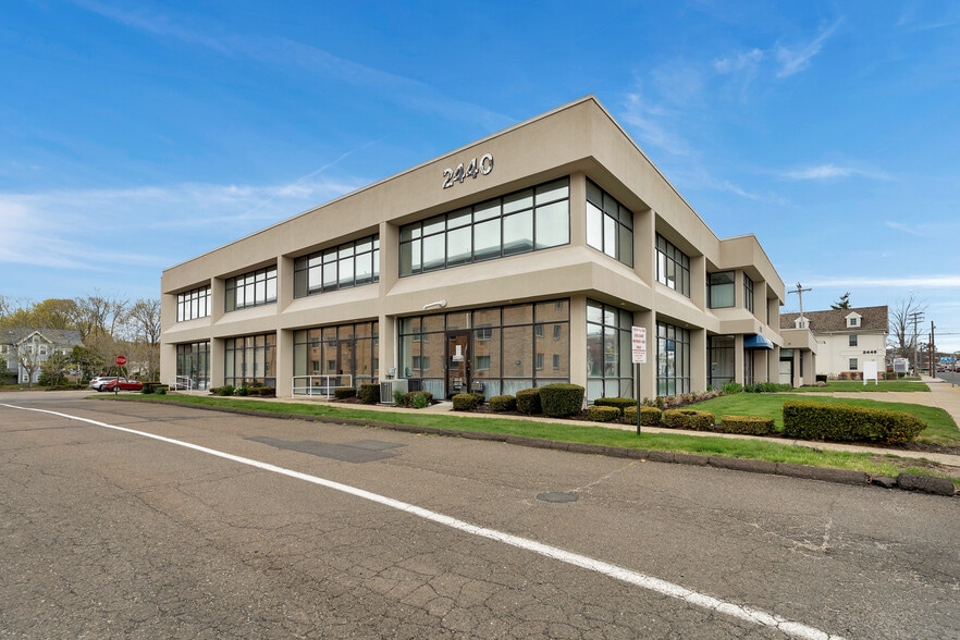 2440 Whitney Ave, Hamden, CT for lease - Primary Photo - Image 1 of 5