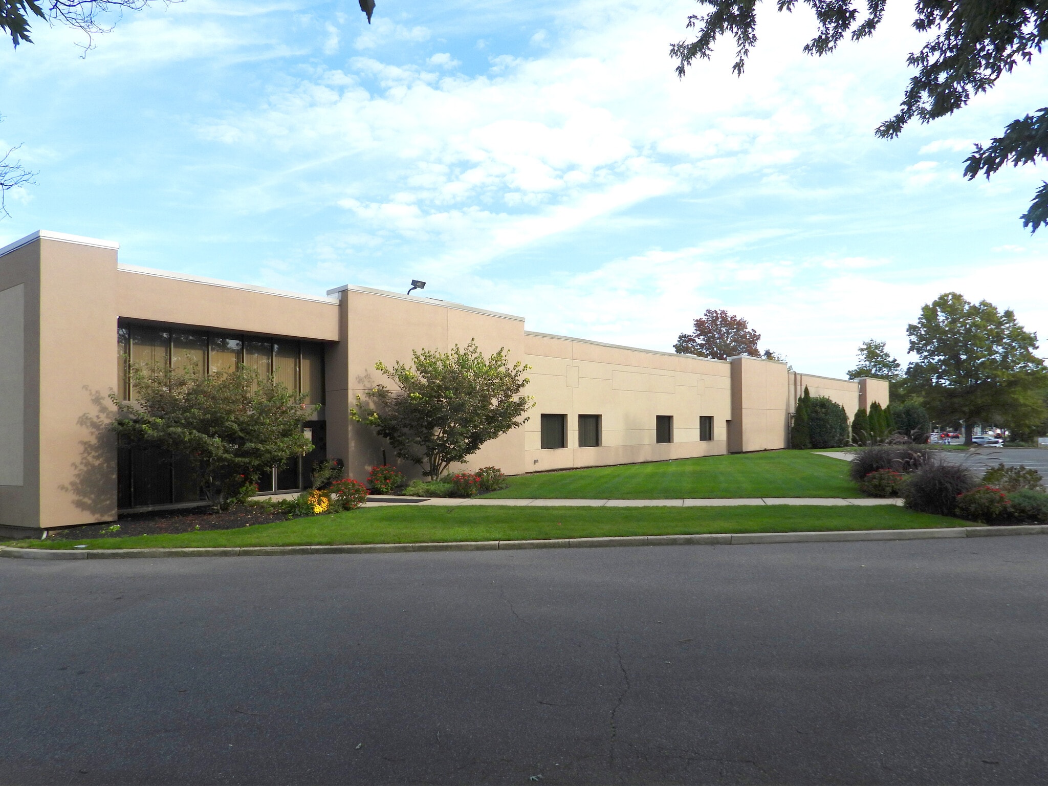 780 Park Ave, Huntington, NY for lease Building Photo- Image 1 of 8