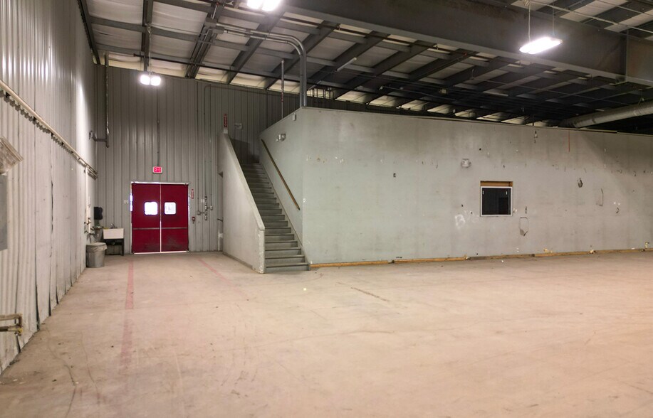 1545 18th St N, Brandon, MB à louer - Photo du bâtiment - Image 3 de 12