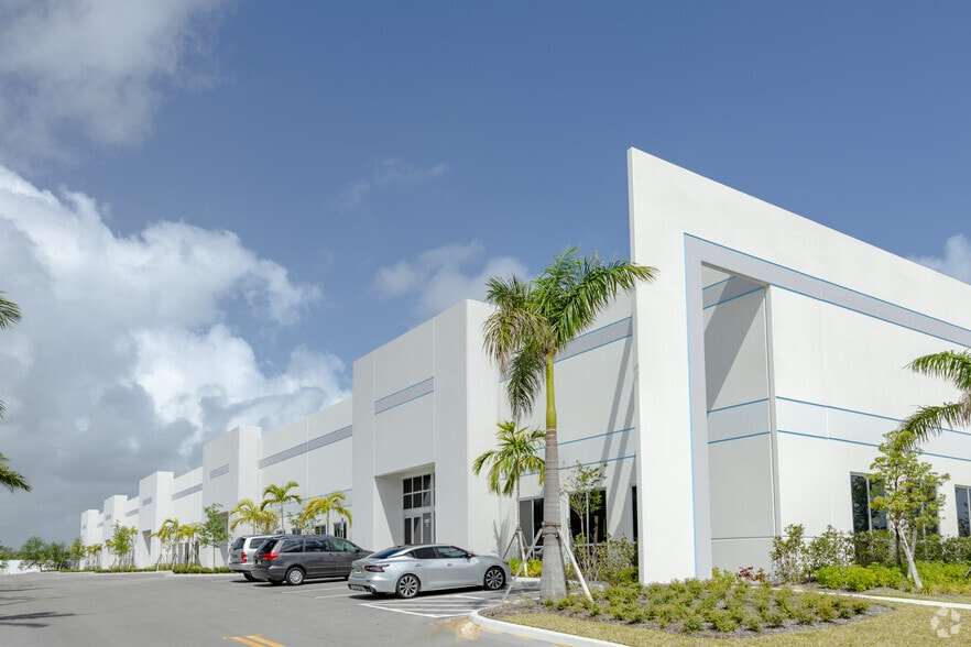 1501 N Florida Mango Rd, West Palm Beach, FL for lease - Primary Photo - Image 3 of 21