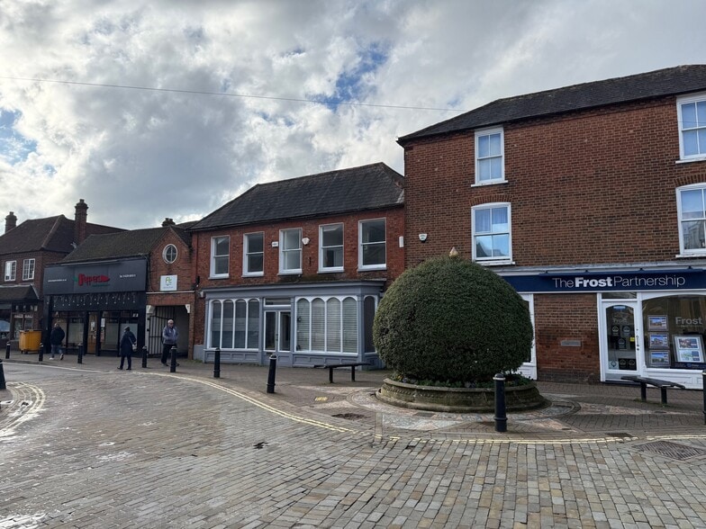 71 High St, Burnham for lease - Building Photo - Image 3 of 15