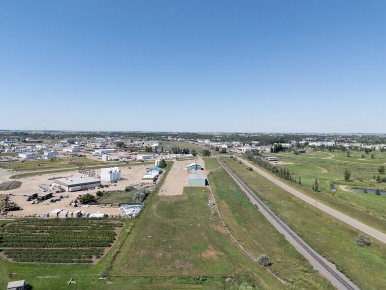 184075 7 St E, Brooks, AB à vendre - Aérien - Image 3 de 9