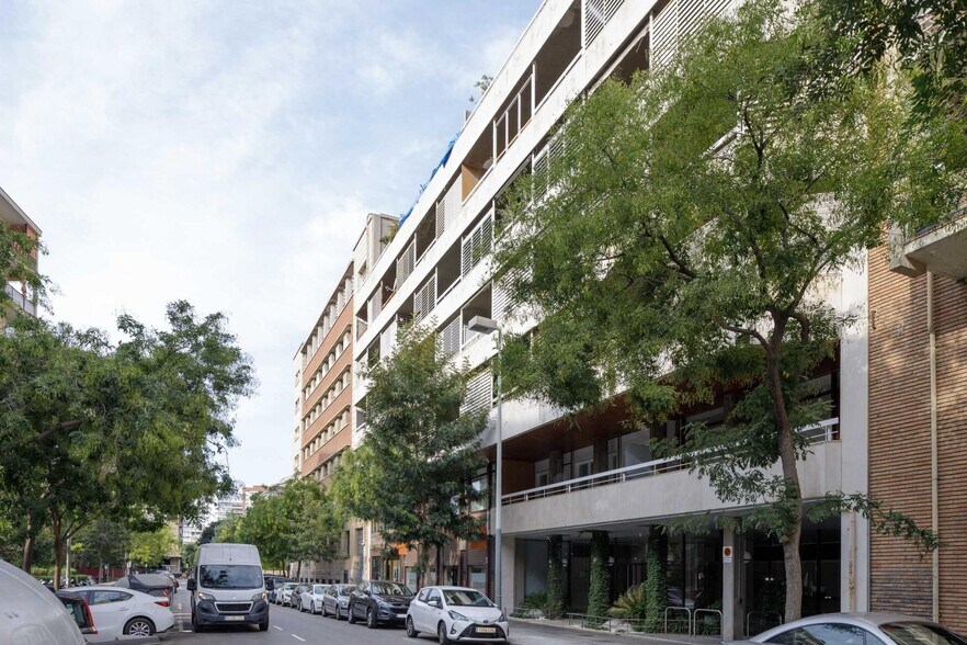 Carrer de Francesc Carbonell, 21-23, Barcelone, Barcelona à louer - Photo du bâtiment - Image 3 de 6