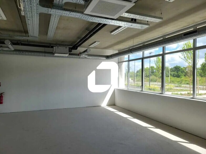 Office in VILLENAVE-D'ORNON for lease - Interior Photo - Image 2 of 8