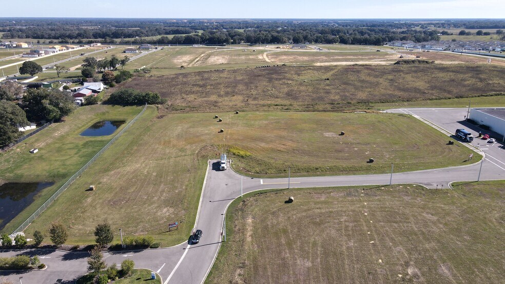 38151 Sprocket Wy, Dade City, FL à vendre - Photo du bâtiment - Image 3 de 8