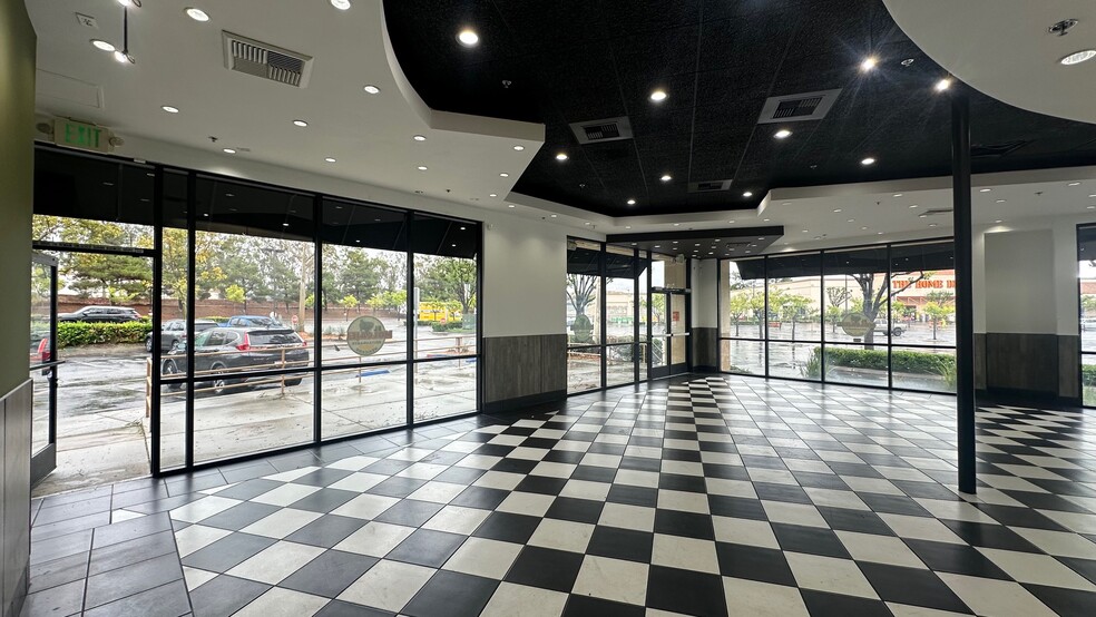 475-745 E Hospitality Ln, San Bernardino, CA for lease - Building Photo - Image 2 of 21