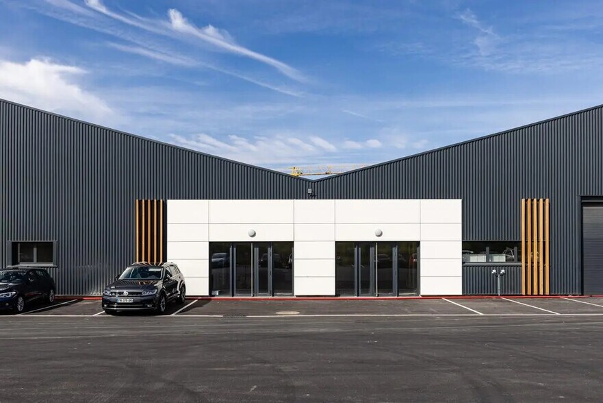 Bureau dans Neuville-en-Ferrain à louer - Photo du bâtiment - Image 2 de 5