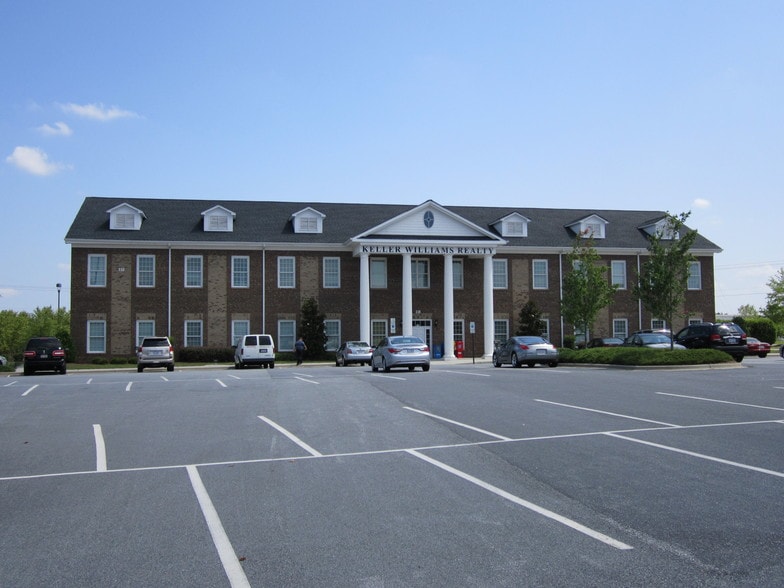114 Morlake Dr, Mooresville, NC for lease - Primary Photo - Image 1 of 15