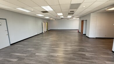 1550 Rollins Rd, Burlingame, CA à louer - Vidéo sur l’inscription commerciale 