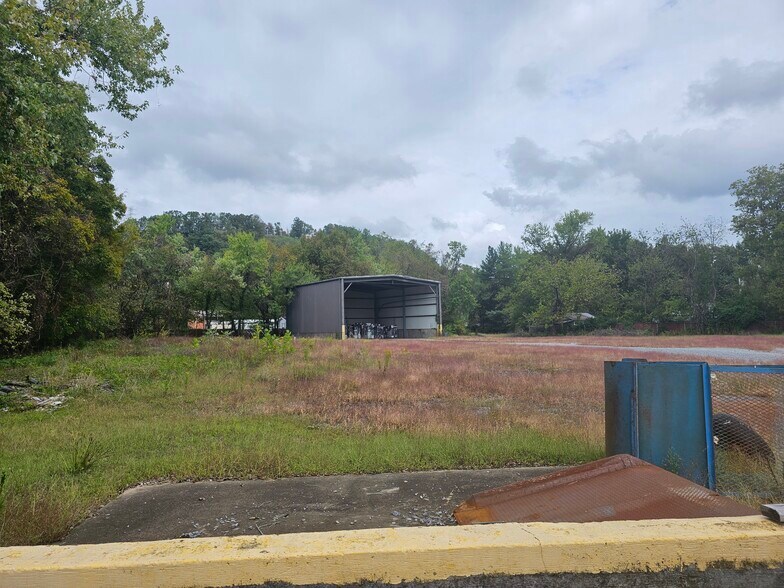 808 N Lynn Ave, Elizabethton, TN à vendre - Photo du bâtiment - Image 2 de 4