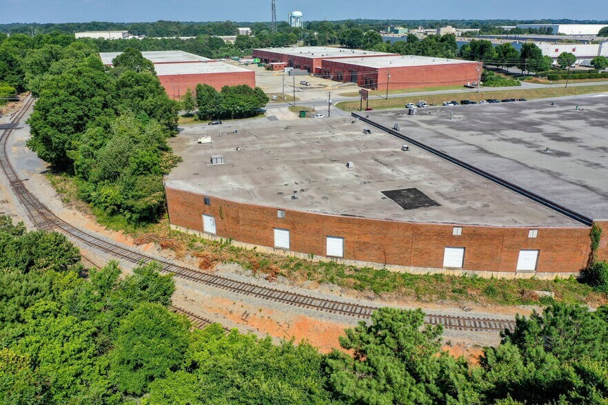 5055-5061 Kennedy Rd, Forest Park, GA à louer - Photo du bâtiment - Image 3 de 15