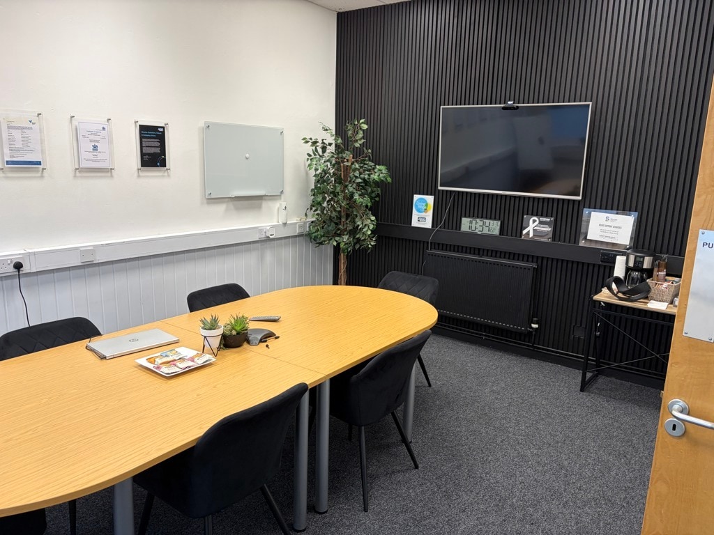 Kingsway, Luton, BDF LU1 1LP - Unit Unit A - - Interior Photo - Image 2 of 5