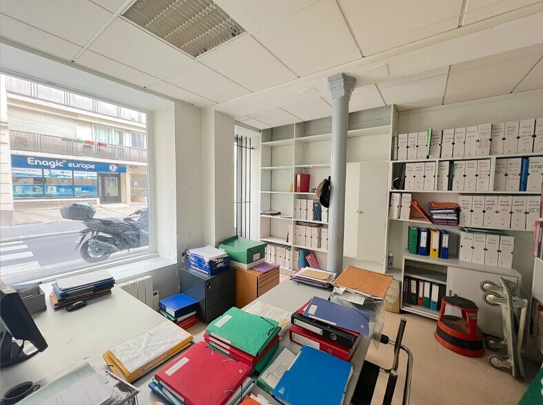 Immeuble residentiel dans Paris à vendre - Photo du bâtiment - Image 3 de 42