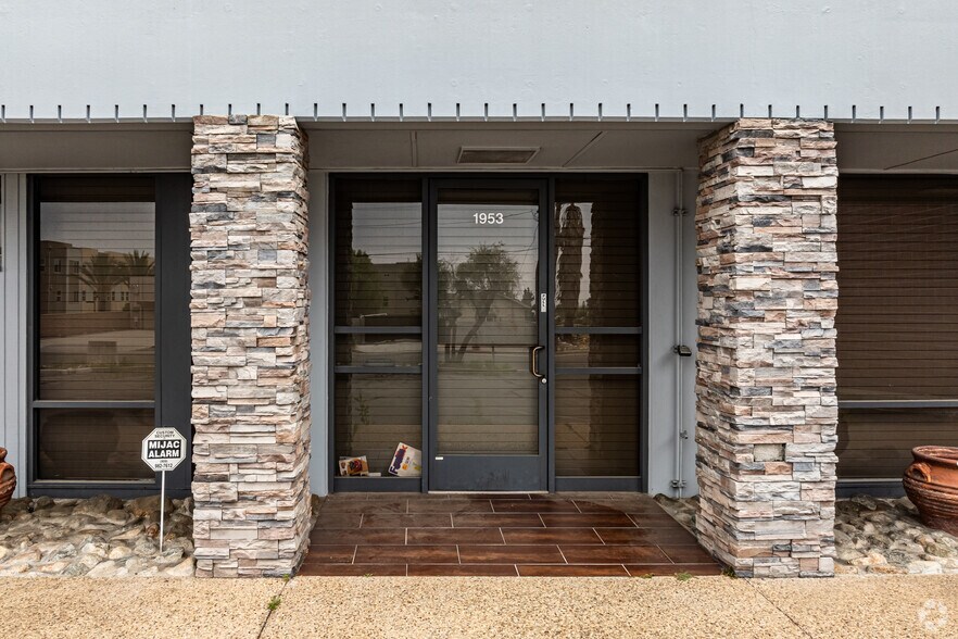 1953 W 11th St, Upland, CA à vendre - Photo du bâtiment - Image 2 de 7