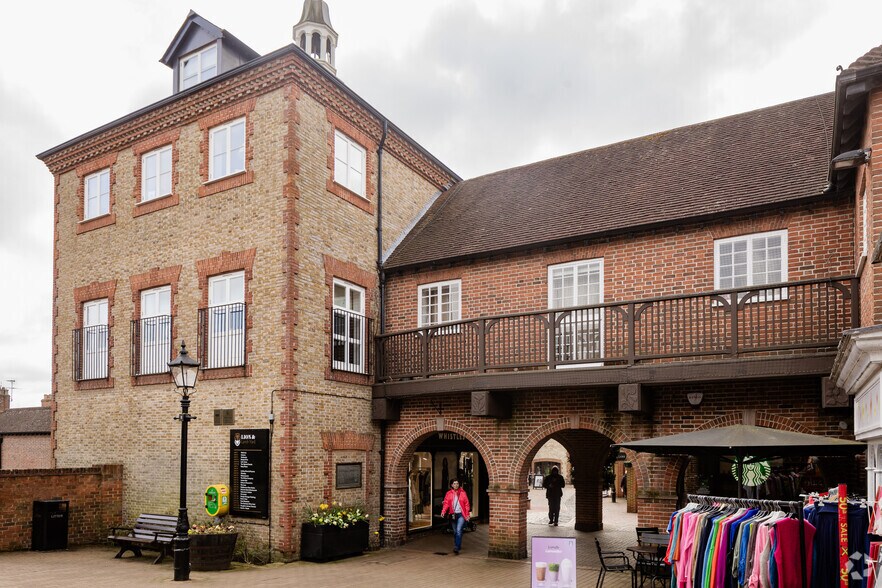 7 Lion And Lamb Yard, Farnham à louer - Photo du bâtiment - Image 2 de 2