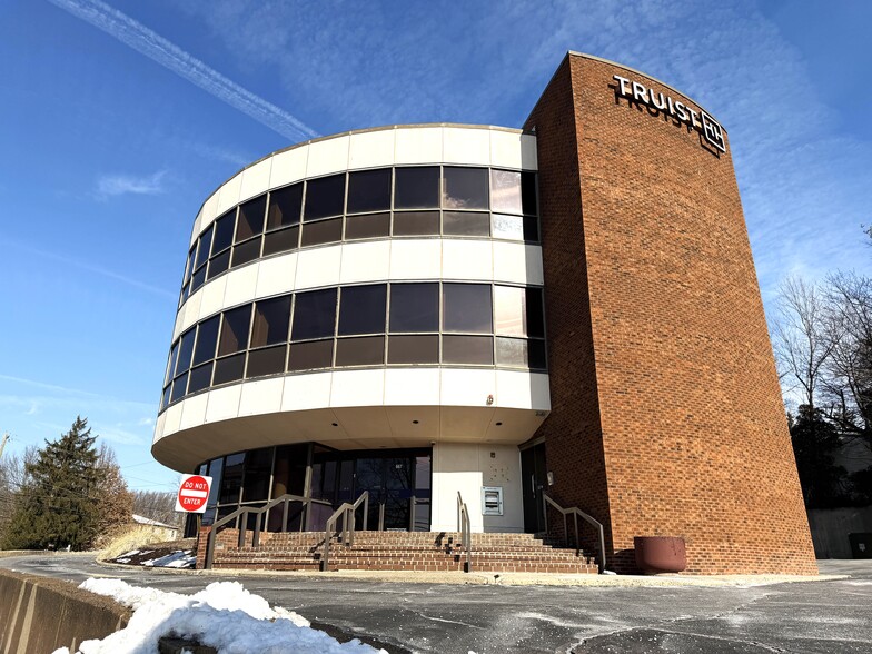 667 Welsh Rd, Huntingdon Valley, PA for sale - Building Photo - Image 2 of 14