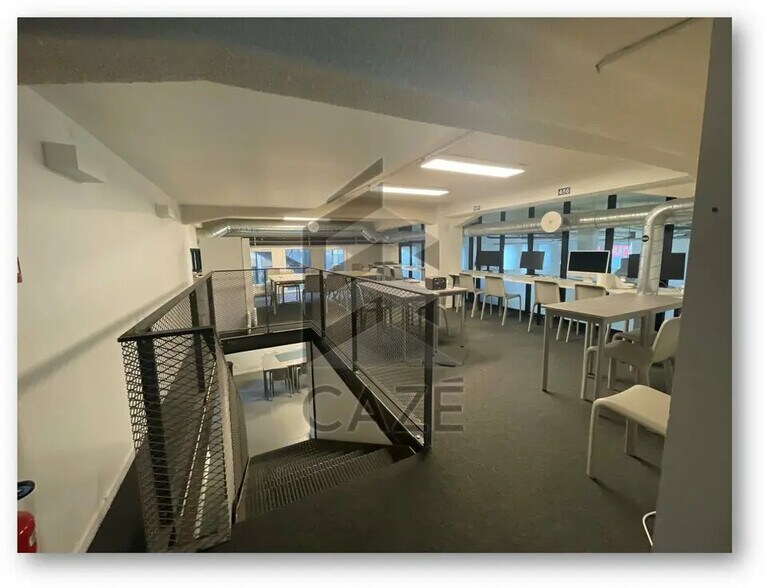 Office in Bègles for lease - Interior Photo - Image 2 of 3