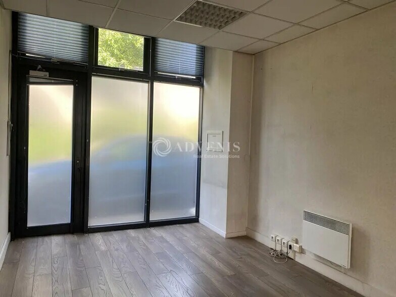 Office in Vanves for lease - Building Photo - Image 3 of 11
