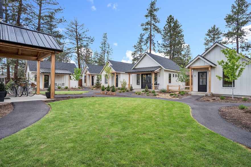 560 E Main Ave, Sisters, OR for sale - Building Photo - Image 3 of 50