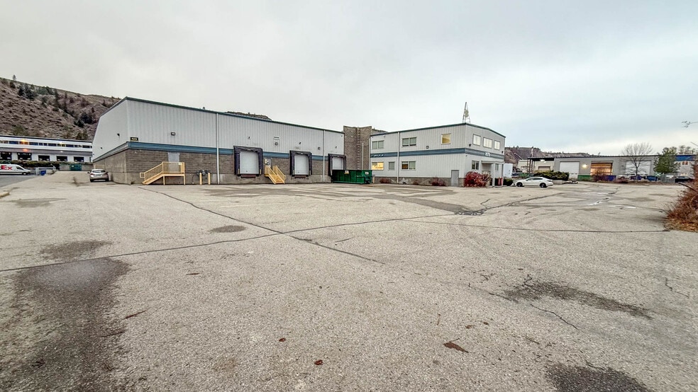 8175 Dallas Dr, Kamloops, BC à louer - Photo du bâtiment - Image 3 de 35