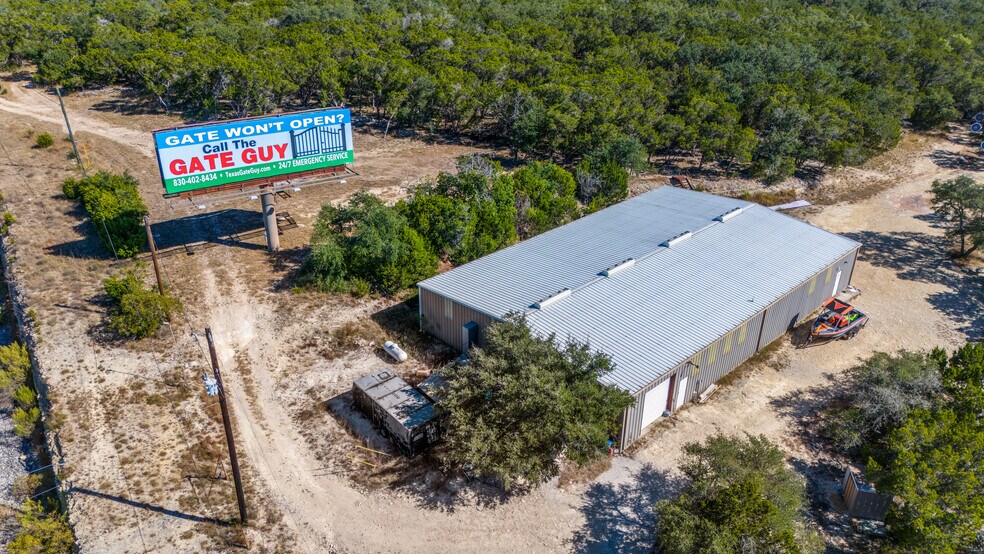 23541 FM 306, Canyon Lake, TX à vendre - Photo du bâtiment - Image 2 de 7