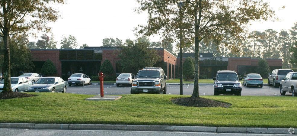 11846 Rock Landing Dr, Newport News, VA for lease - Building Photo - Image 3 of 6