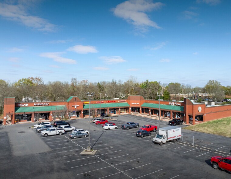 10901 University City Blvd, Charlotte, NC à louer - Photo principale - Image 1 de 6