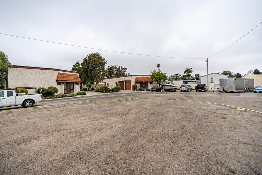 1412 Tower Sq, Ventura, CA à louer - Photo du bâtiment - Image 2 de 6
