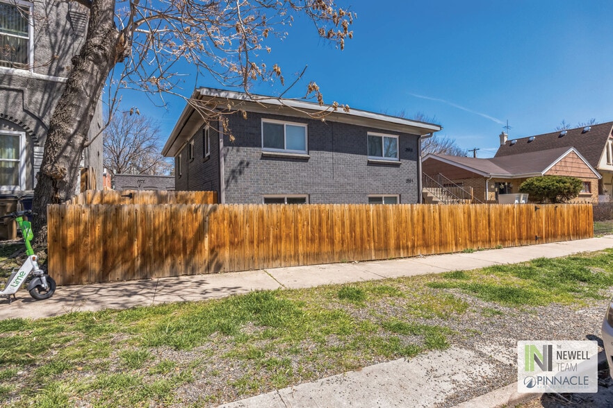 2551 W Caithness Pl, Denver, CO à vendre - Photo du bâtiment - Image 2 de 30