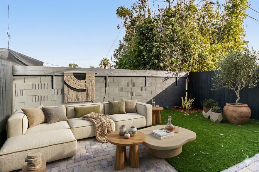 1818 Thurman Ave, Los Angeles, CA à vendre - Photo du bâtiment - Image 3 de 51