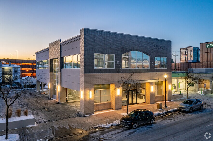 812 S Main St, Royal Oak, MI à louer - Photo principale - Image 2 de 8