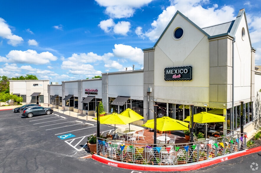 555 E Basse Rd, San Antonio, TX à louer - Photo du bâtiment - Image 2 de 3