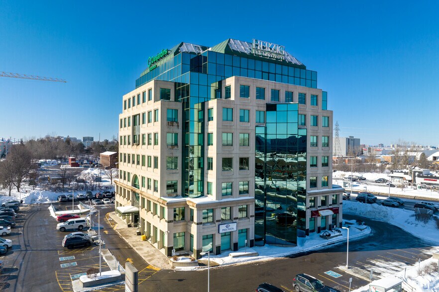 1730 St Laurent Blvd, Ottawa, ON à louer - Photo du bâtiment - Image 3 de 23