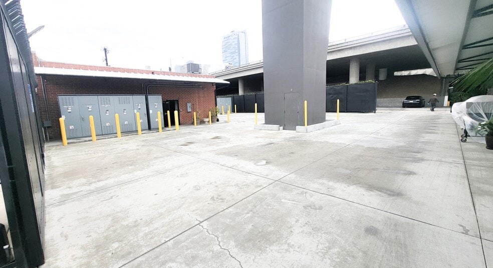 1320 W 12th Pl, Los Angeles, CA for lease - Building Photo - Image 2 of 2