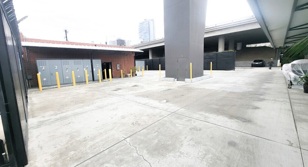 1320 W 12th Pl, Los Angeles, CA à louer - Photo du bâtiment - Image 2 de 2