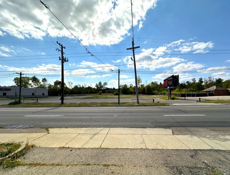 5245-5305 N Main St, Dayton, OH for sale - Building Photo - Image 2 of 7