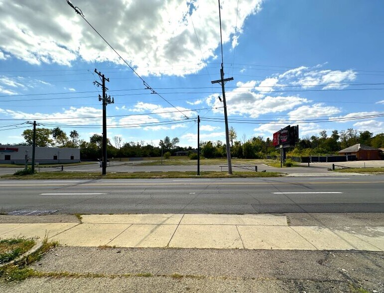 5245-5305 N Main St, Dayton, OH à vendre - Photo du bâtiment - Image 2 de 7